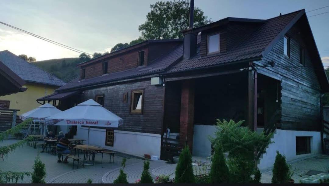 Pensiunea Carmen Bucium  Bagian luar foto